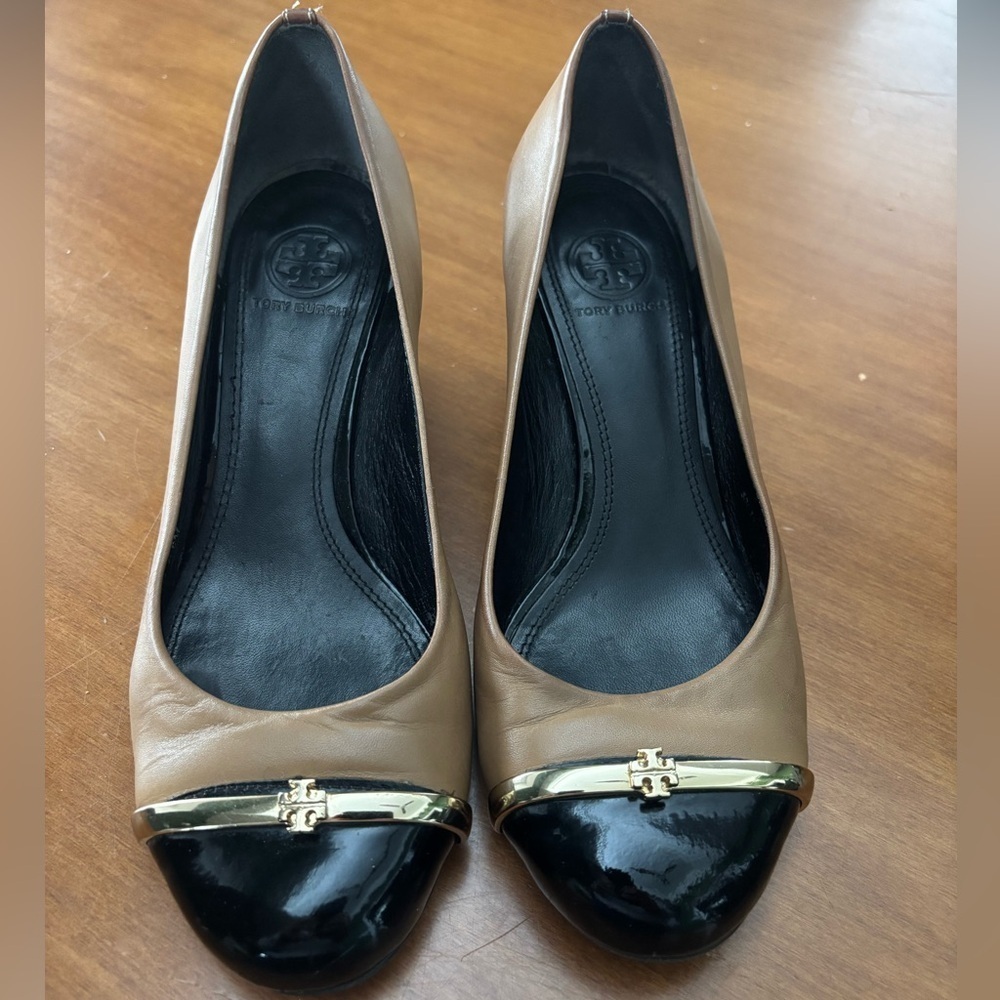 Tory Burch Cap Toe Wedges in Tan & Black | Size 6